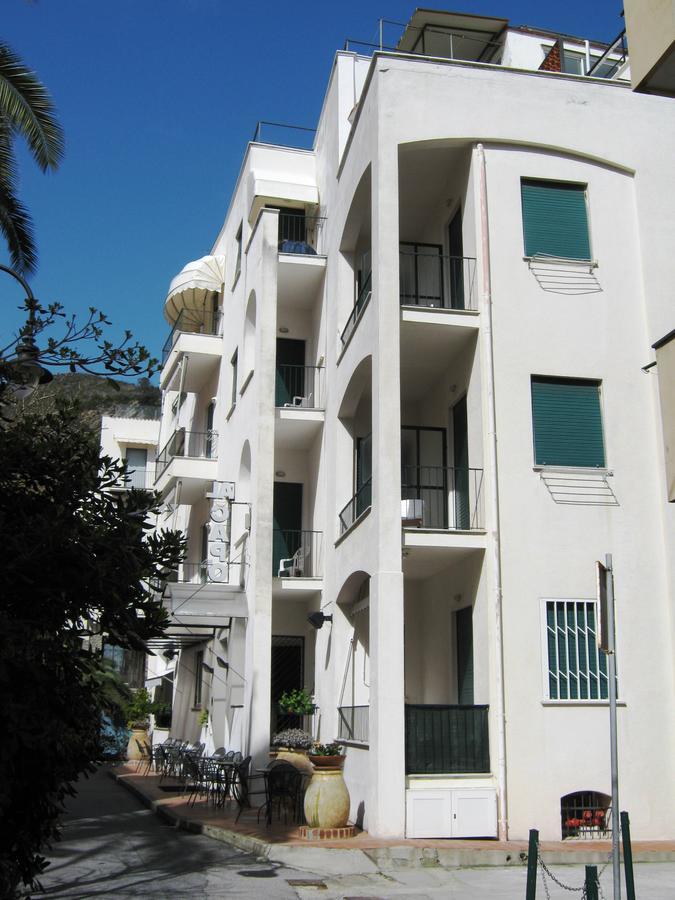 Hotel Al Capo Varigotti Buitenkant foto